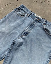 Load image into Gallery viewer, VINTAGE LEVI’S 550 DENIM - Sz 34x34
