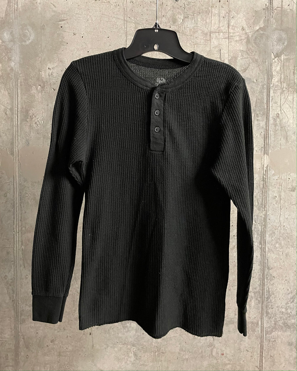 BLACK HENLEY - Sz XS